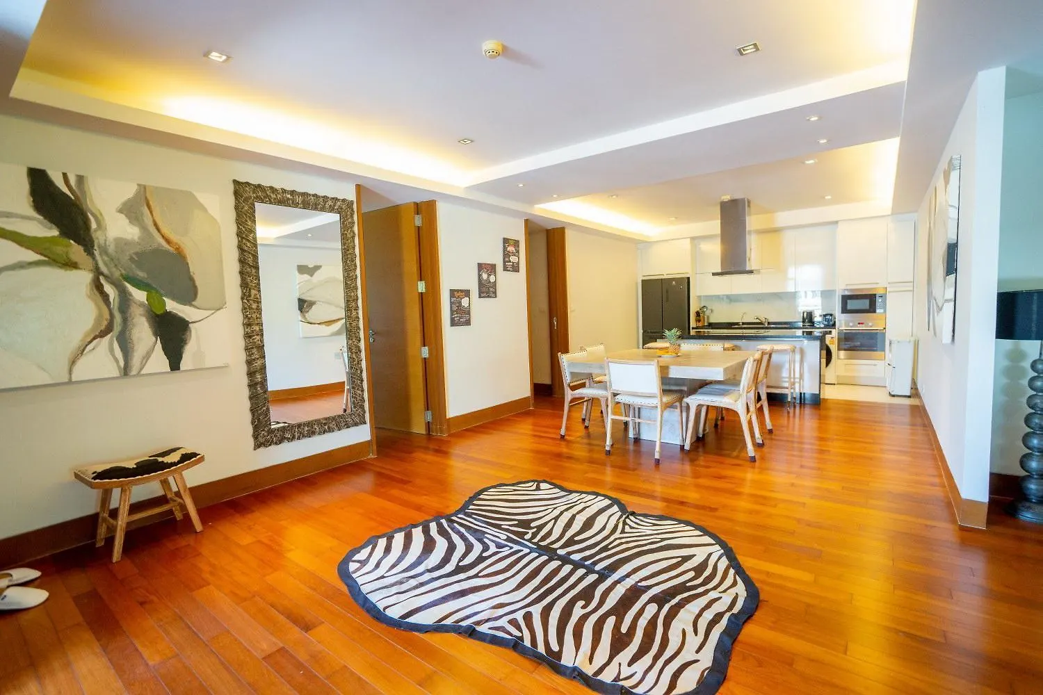 Suite Of Naithon Beachfront Apartment